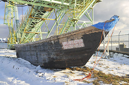 北朝鮮の木造船か　５月に苫小牧沖で発見、港に一時保管