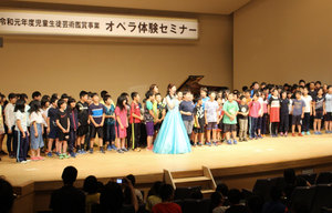 オペラ体験セミナー 小学生２７０人参加 浦河