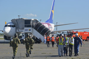 消火や救助連携確認　新千歳　航空機事故対応訓練