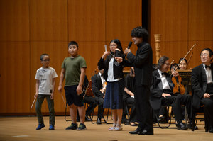 小学生の指揮者体験も 札響親子しおさいコンサート