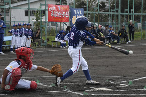 球児ら全力プレー、今季最後の公式戦―日本電溶杯胆振少年野球