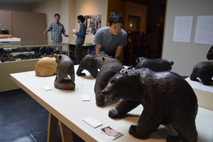 木彫り熊の歴史伝える　ウイマム文化芸術プロジェクトー白老