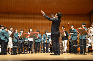 プロの演奏で１２００人を魅了　出光興産主催・無料音楽会、苫東高吹奏楽部と共演も