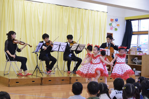 四重奏にうっとり 北大交響楽団　エンゼル幼稚園でコンサート