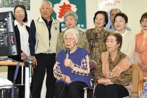千歳 １００歳鈴木トメノさん カラオケサークル現役 おはこは「津軽の灯」 