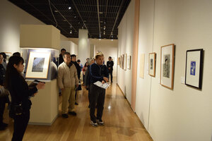 市美術博物館で浅野武彦さん企画展開幕 ぬくもりあふれる木版画 来月１９日まで