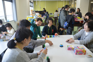 アナログゲーム楽しむ ココトマで親子イベントー女性グループと施設が共催
