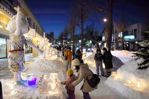 雪と明かりで幻想空間 恵み野商店街キャンドルナイト 恵庭
