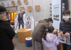 若者にアイヌ文化を発信　ゴールデンカムイ平取町内３カ所で謎解きゲーム 