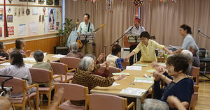 高齢者施設めぐり サービス付き高齢者向け住宅 みやまの里 ピアノや吹奏楽の演奏会