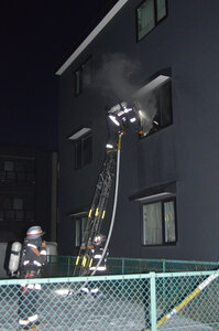 元中野町でアパート火災、男性が死亡 