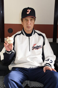 社会人チーム「オール苫小牧」監督 本野　伸一さん（６４） 野球 生涯現役で  全日本出場目指し指導に熱
