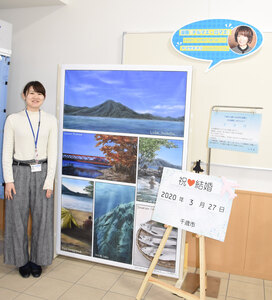 千歳ゆかりの漫画家ヤマザキマリさん 支笏湖描いたポスター 市役所に特大パネル設置