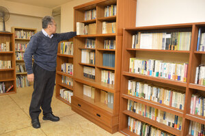 「宮沢賢治と詩の世界館」来月オープン　斉藤征義さん集めた６０００点、蔵書や資料、遺稿など並ぶ