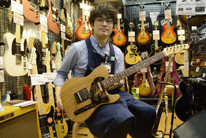 恵庭のギター職人・鹿川慎也さん 道産木材使用の３本 札幌で試験販売 「道外産との違い味わって」