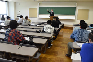 苫駒大で講義再開、新１年生は入学後初