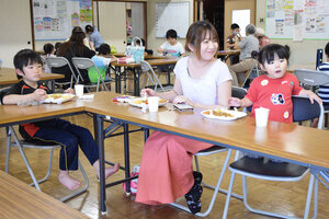 日新町の子ども食堂再開　４カ月ぶり笑顔の時間 