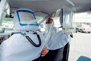 安心できるタクシーに　車内に飛沫感染シート設置 白老