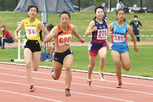 女子１００メートルで堀下（苫緑陵３年）大会新　全日本中学生通信陸上日胆大会 