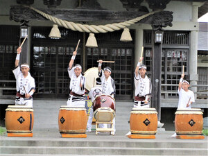 境内に響く　夏の音　染退太鼓サークルが 静内神社で太鼓演奏