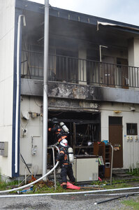 豊川町のアパートで火災　２部屋全焼、けが人なし