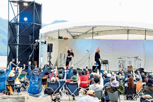 支笏湖ブルーキャンプに３００人 自然の中で音楽満喫
