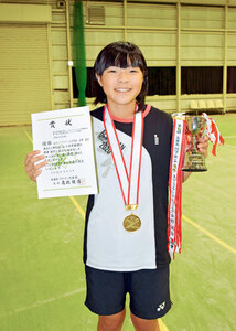 ソフトテニス女子シングルス全道２連覇 遠浅小５年　余野　琥珀さん