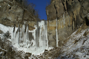 白老・インクラの滝、厳冬が織り成す造形美