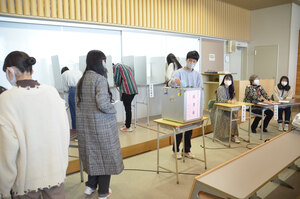 生徒が模擬投票体験　市選管出前講座－苫東高