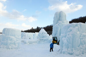 支笏湖氷濤まつり２９日開幕へ　３０基の氷像ほぼ完成、密回避で配置工夫