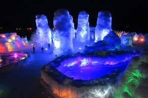 支笏湖ブルーの世界広がる　氷濤まつり開幕　<br />
幻想的 氷の芸術