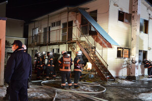 矢代町で火災　アパート１室がほぼ全焼、女性１人やけど