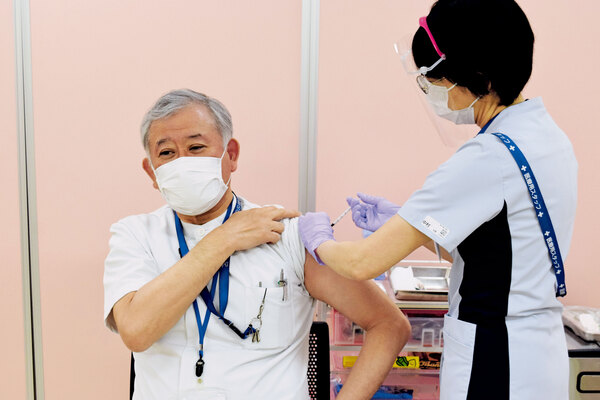 新型コロナ　医療従事者向けワクチン<br />
市立病院で先行接種開始（動画あり）