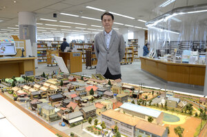 昭和の苫小牧駅前再現ジオラマ模型　中央図書館で展示、青山さん制作