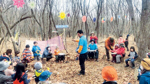自然の中で楽しく活動　森づくりイベントに親子ら参加－青空自主保育「木もれ陽の会」