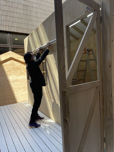 中庭展示の準備進む、札幌の美術家・武田さん制作―２９日から市美術博物館
