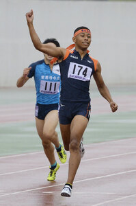 男子４００メートル エケ・ジュニア瑠音（道栄２年）V ―道高校陸上、室蘭で開幕