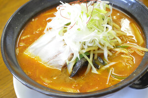 辛みそスープによく絡む麺 <br />
麺商(めんしょう)　三春商店 辛味噌ラーメン