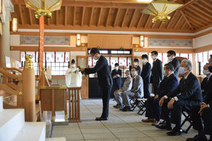 繁忙期に向け気持ち新た 樽前山神社で安全祈願祭 菱中関係会社