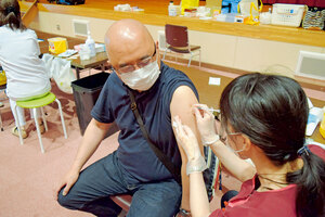 トラブルなく７００人 新型コロナワクチン ６４歳以下の集団接種開始　安平