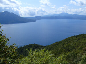 支笏湖の歴史 スケールの大きさに驚く 貯水量は全国２位