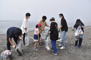 ふるさと海岸で清掃活動　市環境衛生部の職員有志