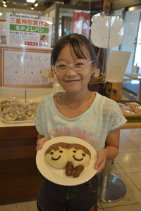 「なかよしパン」食べてみて 野口琴未さん（澄川小４年）考案 三星９店