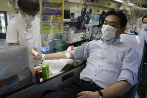 ６０人が献血協力 生命保険協会苫小牧協会