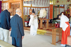 地域の安全と発展祈願 白老八幡神社で例大祭神事