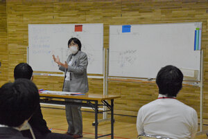 教諭が生徒役で模擬授業　苫東中学校区で道徳授業研修会
