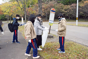 学校周辺で清掃活動　「秋の０５３の日」にごみ拾い－苫東高生・生徒会