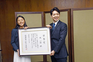 「もっと世界で活躍したい」　東京五輪銀の開選手　道民栄誉賞最年少受賞