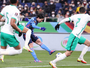 日本　５連勝で王手 サウジに２―０で雪辱 サッカー Ｗ杯予選