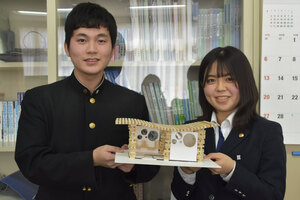 苫工高 西村さん、早坂さんに最優秀作品賞 得意分野生かし作成 高校生建築 デザインコンクール